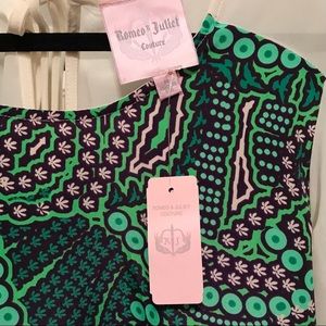 ROMEO & JULIET COUTURE Dainty Paisley Print Flirty Sheer Sleeve Blouse - NWT